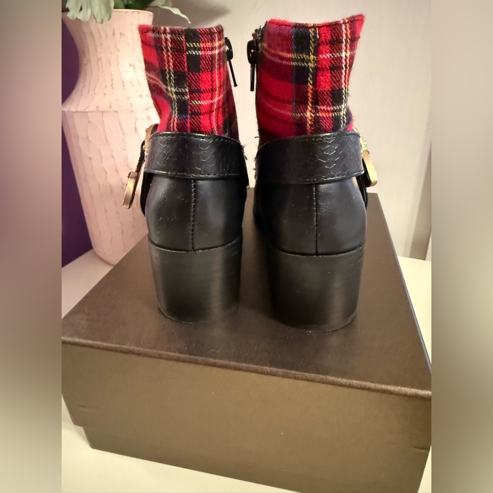 Betsey Johnson Wilma Black and Plaid Western Ankle booties. - Picture 6 of 10